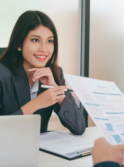 HR manager meeting a candidate